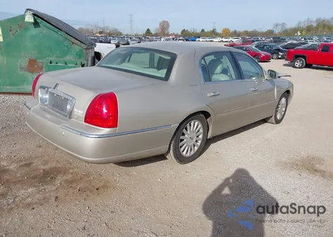 2004 Lincoln Town Car Signature from USA, damaged, VIN 1LNHM81WX4Y676953